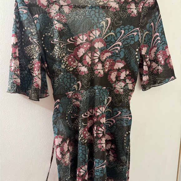 Vintage edc by ESPRIT thin, mesh, short sleeve floral print v-neck top. - Picture 2 of 5